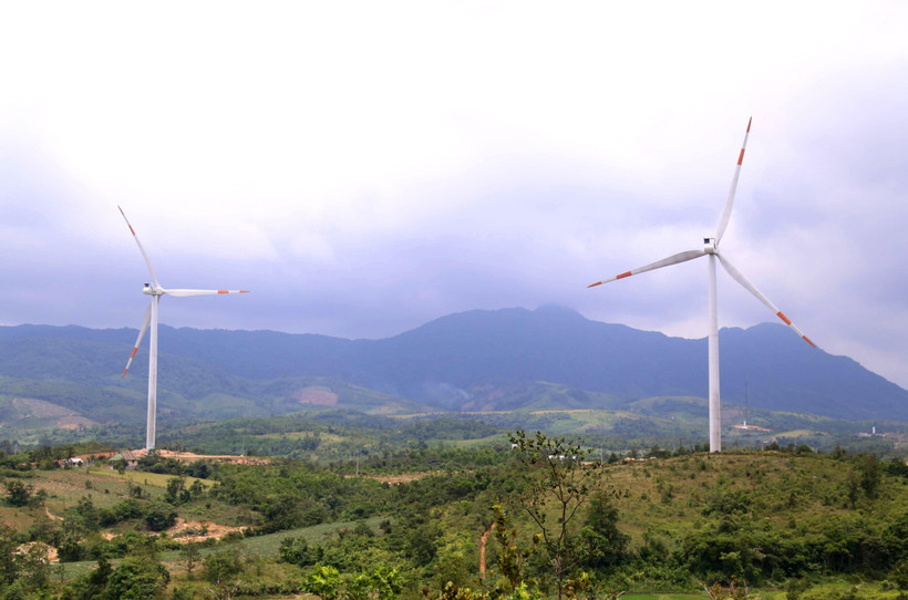 Dự án điện gió đang triển khai tại huyện miền núi Hướng Hóa, Quảng Trị. (Ảnh: Nguyên Lý/TTXVN)