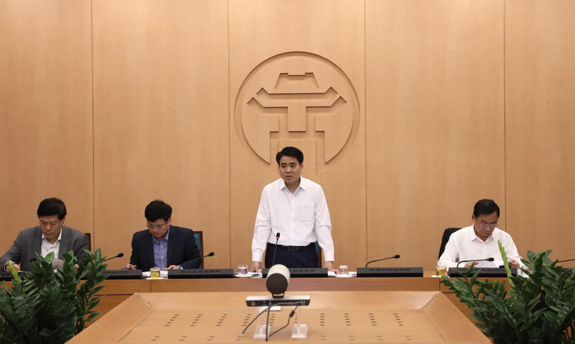 Chủ tịch Ủy ban Nhân dân thành phố, Trưởng Ban Chỉ đạo phòng, chống dịch COVID-19 thành phố Hà Nội phát biểu chỉ đạo. (Ảnh: Văn Điệp/TTXVN)