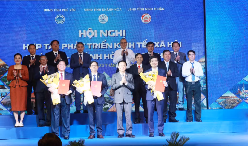 Ba tỉnh Khánh Hòa, Phú Yên và Ninh Thuận cùng hợp tác phát triển kinh tế-xã hội. (Ảnh: Đặng Tuấn/TTXVN)