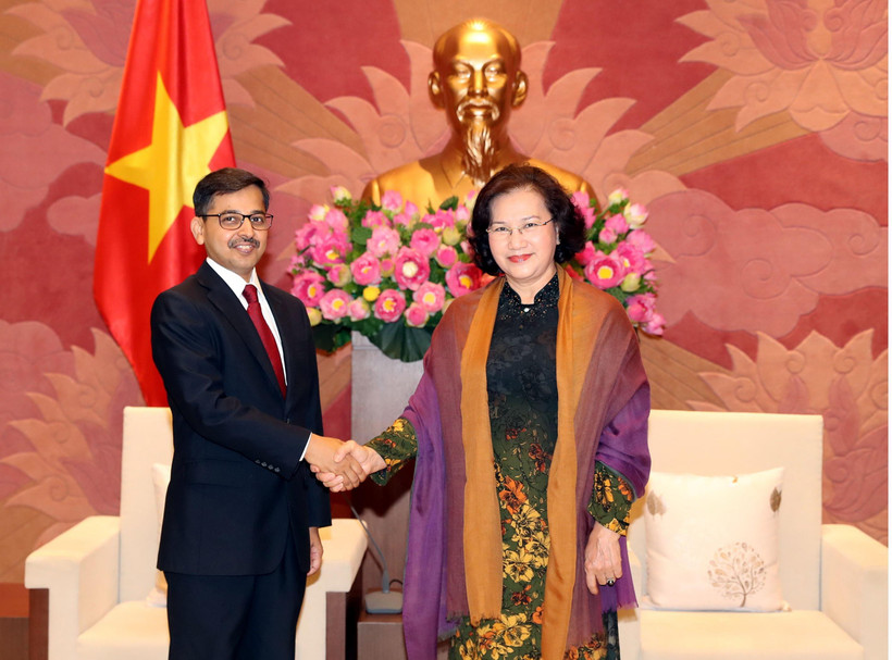 Chủ tịch Quốc hội Nguyễn Thị Kim Ngân tiếp Đại sứ Đặc mệnh toàn quyền Cộng hòa Ấn Độ tại Việt Nam Pranay Verma đến chào nhân dịp nhận nhiệm vụ công tác tại Việt Nam. (Ảnh: Trọng Đức/TTXVN) 