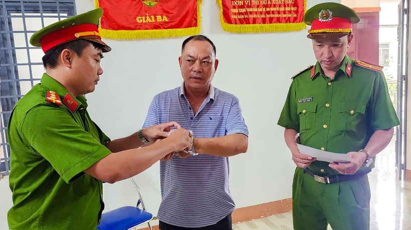 Nguyễn Văn Nguyên bị khởi tố và bắt tạm giam về tội lừa đảo và chiếm đoạt tài sản. (Nguồn: Báo Pháp luật Thành phố Hồ Chí Minh)