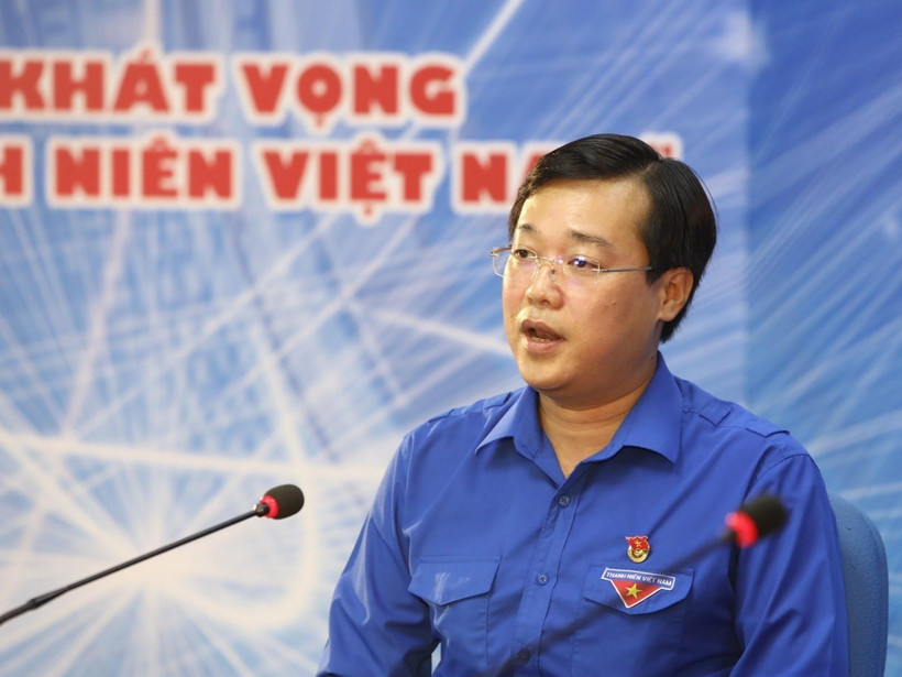 Bí thư thứ nhất Trung ương Đoàn Lê Quốc Phong đối thoại trực tuyến với đoàn viên, thanh niên. (Ảnh: Văn Điệp/TTXVN)