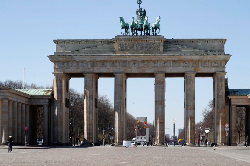 Cảnh vắng vẻ tại Cổng Brandenburg ở Berlin, Đức, ngày 23/3/2020 trong bối cảnh dịch COVID-19 lan rộng. (Nguồn: AFP/TTXVN)