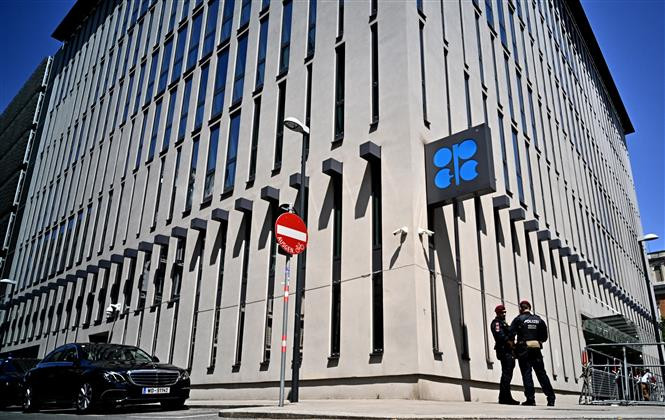 Bên ngoài trụ sở của OPEC tại Vienna (Áo), ngày 3/6/2023. (Ảnh: AFP/TTXVN)