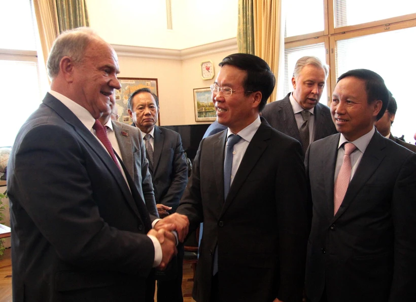 Trong ảnh: Chủ tịch Đảng Cộng sản Liên bang Nga Ghenady Ziuganov tiếp đồng chí Võ Văn Thưởng. (Ảnh: Hồng Quân/TTXVN)