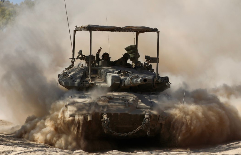 Xe quân sự Israel được triển khai ở miền Nam, gần biên giới với Dải Gaza, ngày 2/7/2024. (Ảnh: THX/TTXVN)