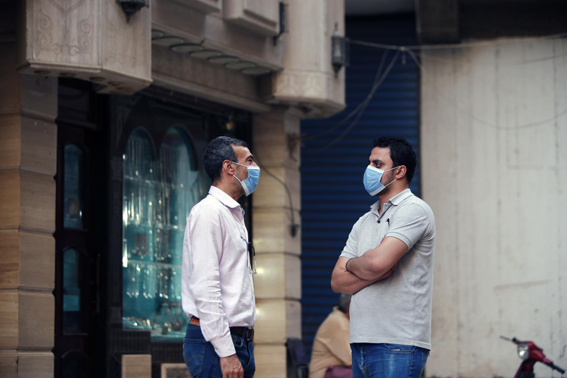 Người dân đeo khẩu trang phòng dịch COVID-19 tại Cairo, Ai Cập ngày 22/5/2020. (Nguồn: THX/TTXVN)