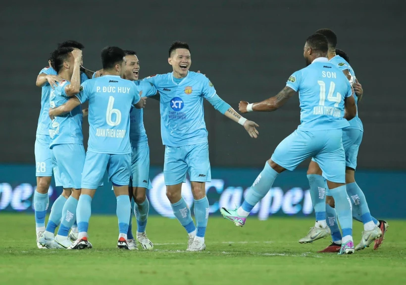 Các cầu thủ Thép Xanh Nam Định có được ba điểm trọn vẹn sau chiến thắng trước Hải Phòng. (Nguồn: Thép Xanh Nam Định FC)