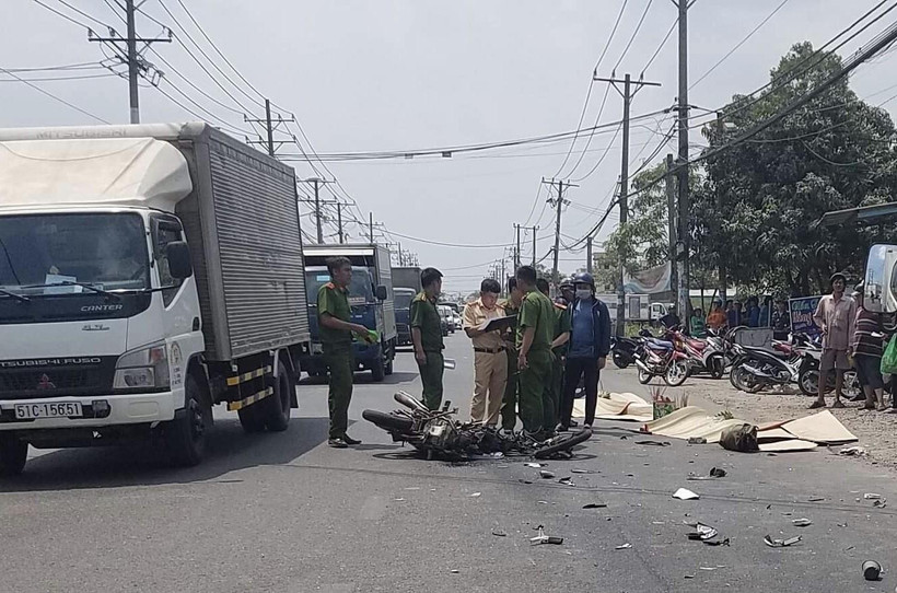 Hiện trường vụ tai nạn khiến đôi vợ chồng tử vong. (Nguồn: TTXVN phát)