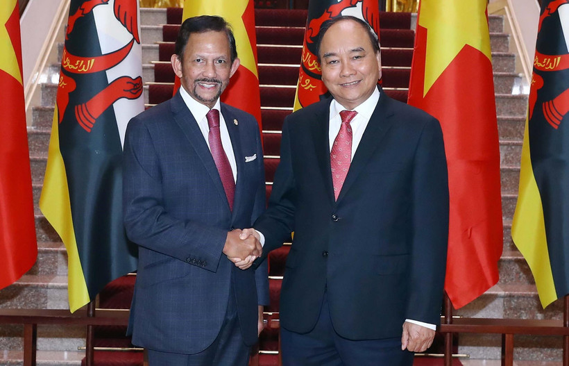 Thủ tướng Nguyễn Xuân Phúc đón, hội kiến với Quốc vương Brunei Darussalam Sultan Haji Hassanal Bolkiah. (Ảnh: Thống Nhất/TTXVN)
