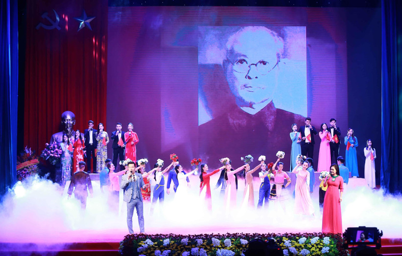 Tiết mục văn nghệ tái hiện lịch sử tại Lễ kỷ niệm 130 năm Ngày sinh Trưởng ban Thường trực Quốc hội Bùi Bằng Đoàn. (Ảnh: Doãn Tấn/TTXVN)