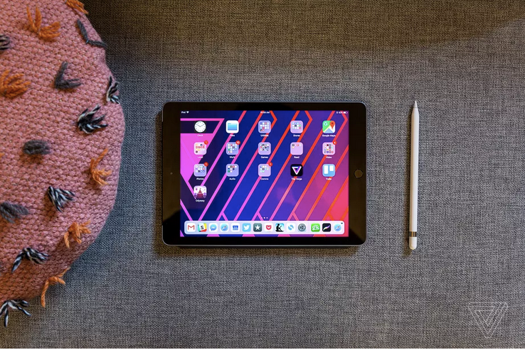 Mẫu iPad cơ bản tiếp theo có thể được nâng lên kích thước màn hình 10inch. (Nguồn: The Verge).