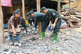 Điện Biên: Ấm áp tình quân dân trong vùng lũ ở Mường Luân