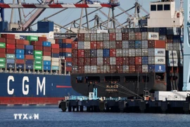 Quang cảnh cảng hàng hóa Long Beach, California (Mỹ). (Ảnh: THX/TTXVN)