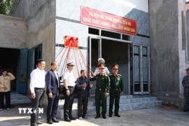 Quang cảnh lễ bàn giao nhà thuộc “Chiến dịch Quang Trung” diễn ra trang trọng tại xã Suối Hiệp sáng ngày 10/1. (Ảnh: Đặng Tuấn/TTXVN)