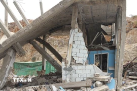 Ngôi nhà bị phá hủy sau cuộc không kích của Israel xuống thị trấn Aitaroun, miền Nam Liban ngày 13/11/2025. (Ảnh: THX/TTXVN)