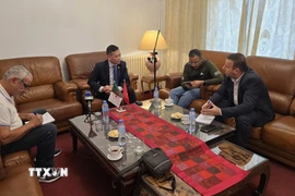 Đại sứ Trần Quốc Khánh trả lời phỏng vấn. (Ảnh: Nguyễn An/TTXVN)