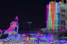 Nhật Bản: Rực rỡ đại tiệc ánh sáng Yomiuri Land