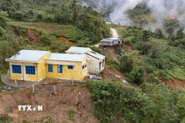 Điểm trường Tăk Ngo (Trường PTDTBT Tiểu học Ngọc Linh, xã Trà Linh, thành phố Đà Nẵng) bị sạt lở nặng nề. (Ảnh: Khoa Chương/TTXVN)