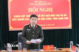 Thượng tá Vũ Thanh Tùng, Giám đốc Công an tỉnh Lạng Sơn thông tin báo chí về kết quả điều tra truy xét vụ án. (Ảnh: Anh Tuấn/TTXVN)
