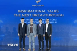 Bốn nhà khoa học, chuyên gia nổi tiếng mang đến công chúng câu chuyện về công nghệ đột phá tương lai. (Ảnh: Thu Phương/TXVN)