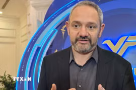 Giáo sư Raphaël Mercier, Giám đốc khoa Sinh học nhiễm sắc thể tại Viện Nghiên cứu Di truyền Cây trồng Max Planck, chia sẻ về “Hạt giống vô tính.” (Ảnh: Thu Phương/TTXVN)