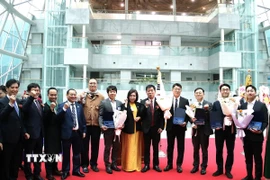 Các doanh nghiệp và cá nhân được vinh danh tại sự kiện. (Ảnh: Khánh Vân/TTXVN)