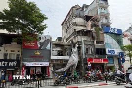 Ngôi nhà 2 tầng đang sửa chữa thì xảy ra tai nạn đáng tiếc. (Ảnh: Hùng Mạnh/TTXVN)