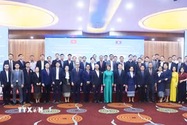 Các đại biểu hai nước tại lễ khai mạc Khóa bồi dưỡng nghiệp vụ chuyên sâu dành cho đội ngũ nhà báo, cán bộ truyền thông của Lào. (Ảnh: Xuân Tú/TTXVN)