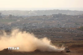 Xe quân sự Israel được triển khai tại Dải Gaza, ngày 25/9/2025. (Ảnh: THX/TTXVN)