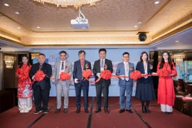 Cắt băng khai mạc thành lập Khuôn viên chuỗi cung ứng Điện tử TVT-Ninh Bình. (Ảnh: Vietnam+)