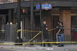 Cảnh sát phong tỏa khu vực xảy ra vụ đấu súng ở thành phố Tampa, bang Florida, Mỹ tháng 10/2023. (Ảnh: AP/TTXVN)