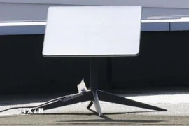 Ăng-ten thu sóng vệ tinh Starlink tại một trung tâm sơ tán ở Suzu, tỉnh Ishikawa, Nhật Bản. (Ảnh: Kyodo/TTXVN)