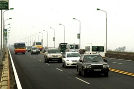 Cầu Thăng Long. (Ảnh: TTXVN)