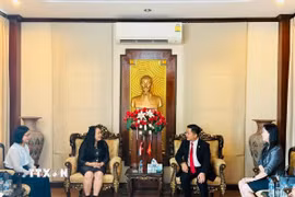 Quang cảnh buổi làm việc giữa Tổng Lãnh sự Việt Nam tại Khon Kaen Đinh Hoàng Linh với đoàn đại biểu Đại học Khon Kaen. (Ảnh: TTXVN phát)