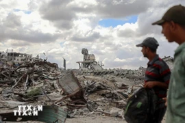 Các tòa nhà bị phá hủy do xung đột tại Khan Younis, Dải Gaza. (Ảnh: THX/TTXVN)