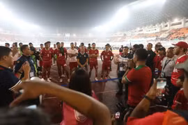 Tuyển thủ Indonesia cúi đầu thành khẩn xin lỗi người hâm mộ xứ vạn đảo