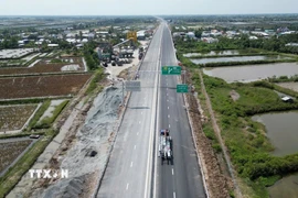 Cao tốc Cần Thơ-Cà Mau nhìn từ trên cao. (Ảnh: Tuấn Phi/TTXVN)