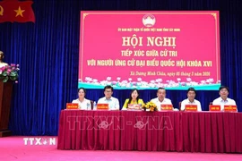 5 người ứng cử đại biểu Quốc hội khóa XVI tại đơn vị bầu cử số 5 của tỉnh Tây Ninh tại hội nghị. (Ảnh: Minh Phú/TTXVN)