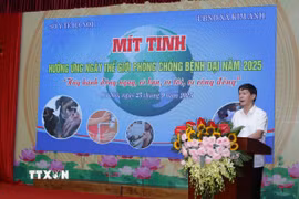 Phó Giám đốc Sở Y tế Hà Nội Vũ Cao Cương phát biểu tại lễ mít tinh. (Ảnh: Nguyễn Cúc/TTXVN)