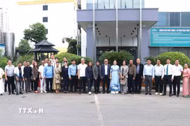 Hơn 50 nhà báo quốc tế đến từ Lào, Campuchia và Thái Lan thăm Hải Phòng. (Ảnh: Hoàng Ngọc/TTXVN)