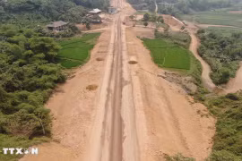 Dự án đường nối Quốc lộ 32 với đường cao tốc Nội Bài-Lào Cai (IC14) có chiều dài 11,8km do Ban Quản lý dự án đầu tư xây dựng số 1 tỉnh Lào Cai làm chủ đầu tư. (Ảnh: Tuấn Anh/TTXVN)