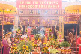 Hoạt động dâng hương thờ vị Thánh tổ “Lý Triều Quốc sư Nguyễn Minh Không. (Nguồn: Sở Văn hóa Thể thao và Du lịch tỉnh Hưng Yên)