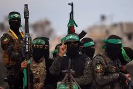 Các tay súng Hamas. (Ảnh: NurPhoto)
