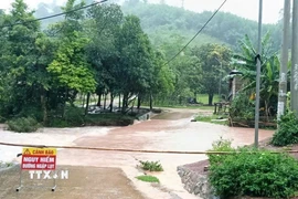 Các ngầm tràn, đoạn đường ở các xã khu vực biên giới phía Bắc của tỉnh Quảng Trị bị ngập do ảnh hưởng của mưa bão. (Ảnh: TTXVN phát)