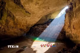 Phía trong hang động Sơn Đoòng. (Ảnh: Hoàng Trung/TTXVN)