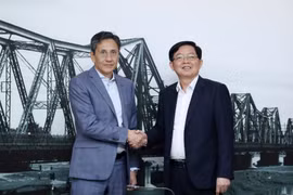 Phó Thủ tướng Hồ Quốc Dũng tiếp xã giao Chủ tịch Công ty FS Finance Suisse AG, Thụy Sĩ. (Ảnh: VGP)