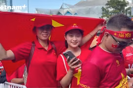 U22 Việt Nam thắng nghẹt thở U22 Philippines nhờ khán đài với các cổ động viên "rực lửa" 