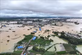 Khu vực hạ lưu của hồ chứa Lục Lam bị ngập lụt sau sự cố vỡ hồ do mưa lớn gây ra bởi bão Maysak tại thành phố Hengzhou, Khu tự trị dân tộc Choang Quảng Tây, miền Nam Trung Quốc ngày 6/7/2026. (Ảnh: THX/TTXVN phát)