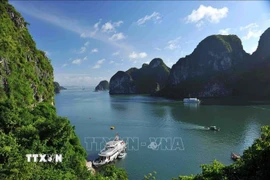 Di sản thiên nhiên thế giới Vịnh Hạ Long mang những giá trị đặc biệt, thắng cảnh thiên nhiên có một không hai trên thế giới. (Ảnh: Minh Đức/TTXVN)